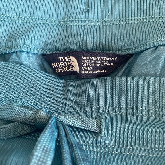 The North Face Aphrodite Capris - Picture 2 of 6